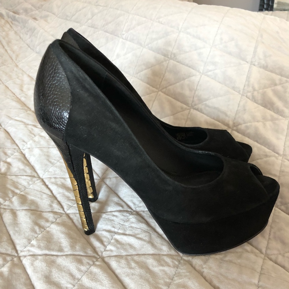Brand new shoes, perfect black pair of high heels.